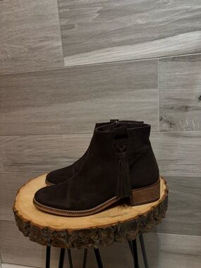 Brown Genuine Suede leather Ankle Boots Made in Spain Tassel Detail Size 37 EU